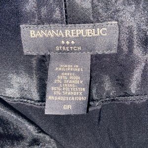 Banana Republic 6R- Black
